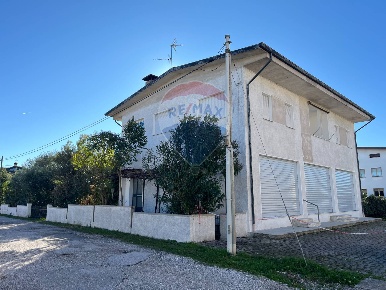 Foto Casa indipendente in Via Cristoforo Colombo, Pasian di Prato Centro