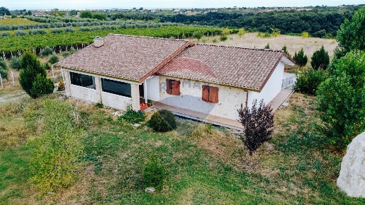 Foto Villa singola in C.da San Basile, Orsogna di 120 m² con 5 locali