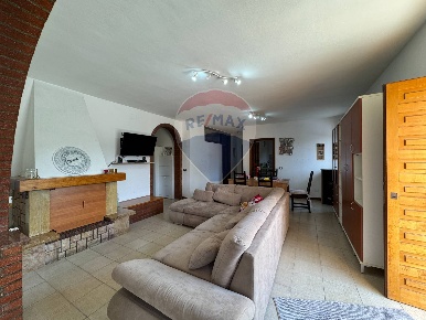 Foto Casa indipendente in Santa Liberata, Lanciano di 287 m² con 12 locali