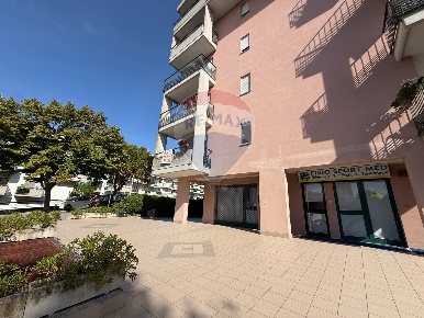 Foto Attività commerciale in Piazza Eraldo Miscia, Lanciano Centro di 32 m²