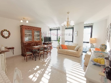 Foto Appartamento a Forte dei Marmi Centro di 103 m² con 5 locali