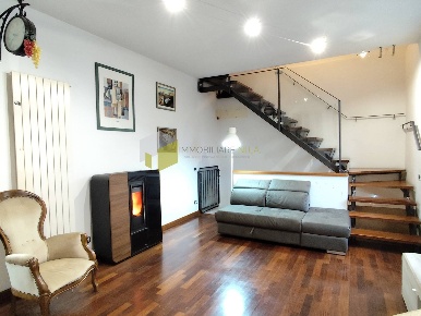 Foto Casa indipendente a Cascina Centro di 150 m² con 7 locali in vendita