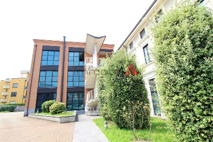 Foto Ufficio in Viale Lombardia, Brugherio Centro di 40 m² con 1 locali