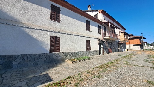 Foto Villa bifamiliare a Bistagno di 275 m² con 17 locali in vendita