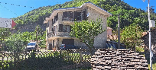 Foto Villa bifamiliare a Gottasecca Centro di 226 m² con 5 locali