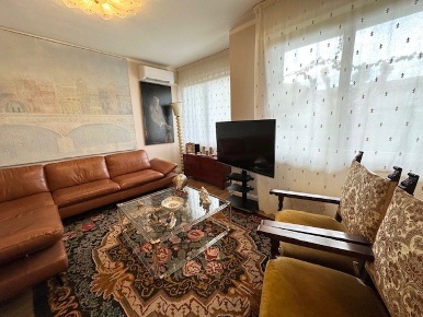 Foto Villa unifamiliare a Pietrasanta di 150 m² con 5 locali in vendita