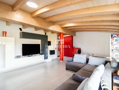 Foto Attico in via Milano, Desenzano del Garda di 142 m² con 4 locali