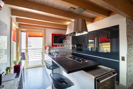 Foto Attico in via Milano, Desenzano del Garda di 142 m² con 4 locali