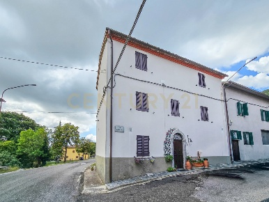 Foto Villa bifamiliare in Via Monte Rosa 1, Semproniano Cellena di 140 m²