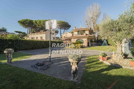 Foto Villa unifamiliare in V. della Pedica 25, Grottaferrata Centro