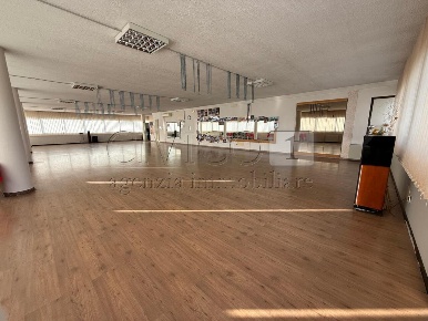 Foto Locale commerciale in Via Italia Unita 1, Torri di Quartesolo Centro