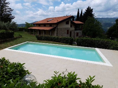 Foto Villa unifamiliare in Via dell'Olmo 1, Vaiano di 470 m² con 8 locali