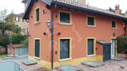 Foto Appartamento in Via Dotti  16, Bologna Colli Saragozza di 254 m²