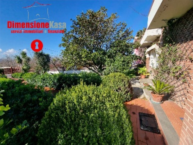 Foto Villa unifamiliare in strada provinciale di Nola, Cicciano di 570 m²