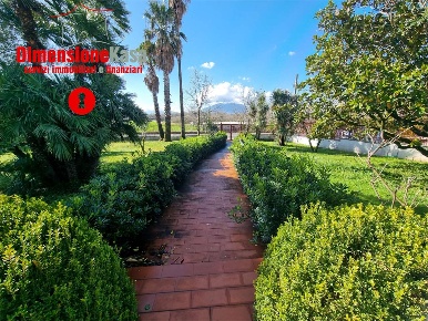 Foto Villa unifamiliare in strada provinciale di Nola, Cicciano di 570 m²
