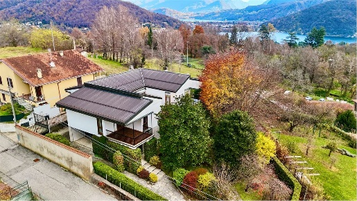 Foto Villa unifamiliare in Via Provinciale, Cadegliano-Viconago Centro