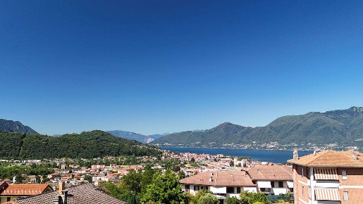 Foto Appartamento in via Cervinia, Luino Centro di 100 m² con 3 locali