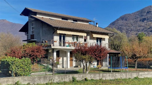 Foto Villa bifamiliare in Via Monte Cerano, Gravellona Toce Centro