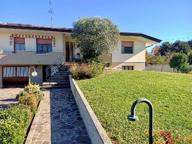 Foto Villa bifamiliare in Fagnigola, Azzano Decimo Fagnigola di 209 m²