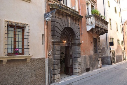 Foto Appartamento a Verona di 94 m² con 4 locali in affitto