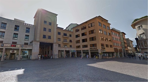 Foto Negozio in Piazza Cesare Battisti, Trento Centro Storico di 100 m²
