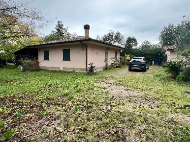 Foto Villa unifamiliare a Latina di 130 m² con 6 locali in vendita
