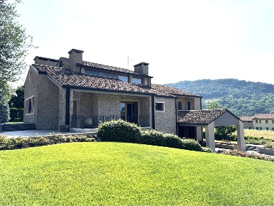 Foto Villa unifamiliare in Via Rossini 4, Tarzo Centro di 540 m² in vendita
