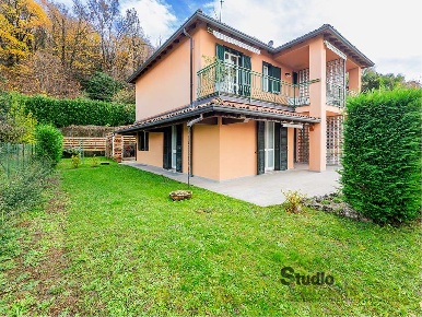 Foto Villa bifamiliare in Via Giovanni XXIII 29, Ello di 180 m² in vendita