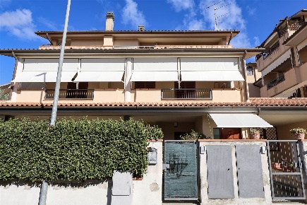 Foto Appartamento in via dell'Azzurrite, Grosseto di 179 m² con 5 locali