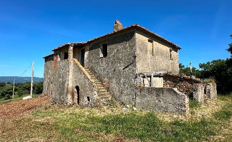 Foto Rustico a Suvereto di 300 m² con 10 locali in vendita