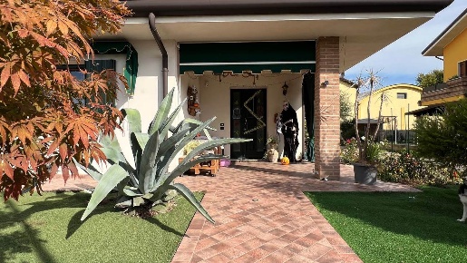 Foto Villa bifamiliare a Solesino Centro di 150 m² con 7 locali in vendita