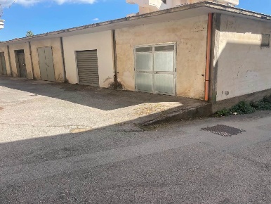 Foto Garage a Sessa Aurunca Centro di 33 m² con 1 locali in vendita