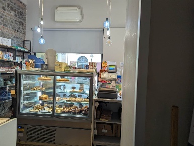 Foto Attività commerciale in via codro 2, Rubiera Centro di 180 m²