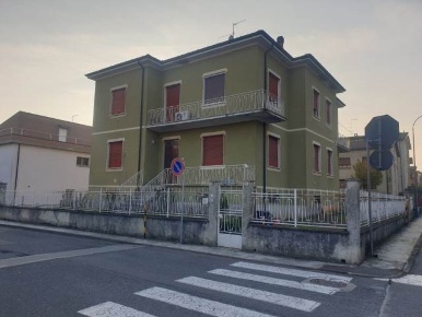 Foto Casa indipendente a Castel San Giovanni Centro di 340 m² con 8 locali