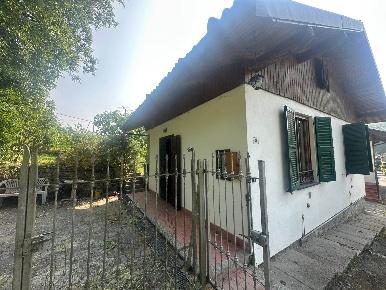 Foto Casa indipendente a Garbagna Centro di 80 m² con 4 locali in vendita