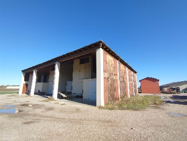 Foto Magazzino a Medolla di 520 m² con 10 locali in vendita