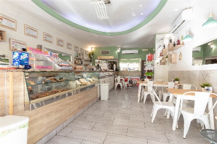 Foto Attività commerciale in via di santa maria goretti, Roma di 78 m²