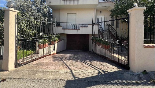 Foto Villa bifamiliare a Misilmeri di 135 m² con 4 locali in vendita