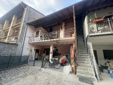 Foto Casa indipendente in Garibaldi  13, Spirano di 120 m² con 3 locali