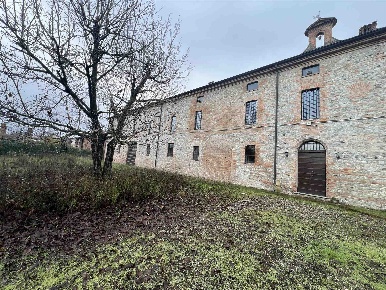 Foto Rustico a Piacenza San Bonico di 1358 m² con 25 locali in vendita
