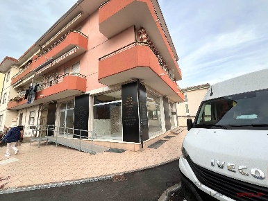Foto Negozio a Chioggia Sottomarina di 200 m² in affitto