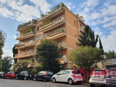 Foto Attico in Via Cornelio Nepote 18, Roma Medaglie d'Oro di 80 m²