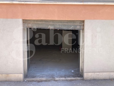 Foto Magazzino in Viale S. Giovanni Bosco 117, Brindisi di 77 m² in vendita