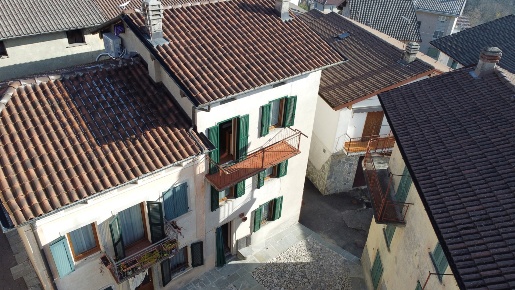 Foto Casa indipendente in Via mulino 3, Pigra di 100 m² con 6 locali