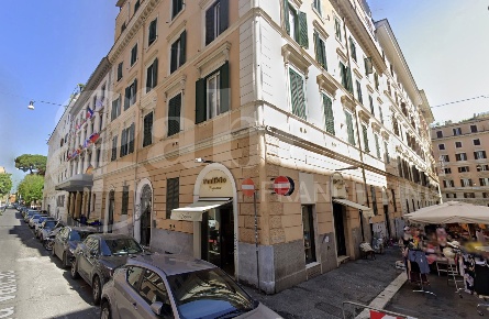 Foto Negozio in Via Varese 36, Roma Castro Pretorio di 220 m² con 5 locali