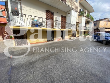 Foto Negozio in Via Meucci 14, Mugnano di Napoli Centro di 100 m²