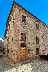 Foto Case semi ndipendenti Monte Vidon Corrado Centro di 252 m² in vendita