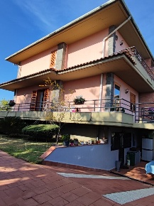 Foto Villa unifamiliare in Via Volturno 7, Mascalucia Centro con 6 locali