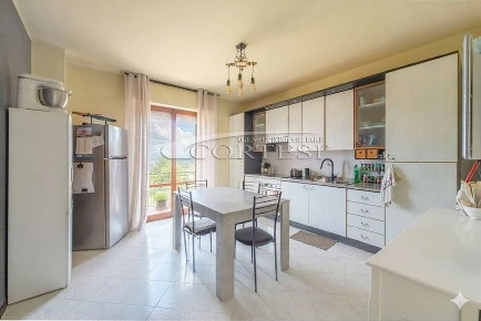 Foto Casa indipendente a Perugia di 260 m² con 12 locali in vendita