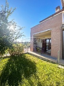 Foto Villa bifamiliare a Torgiano di 120 m² con 3 locali in vendita